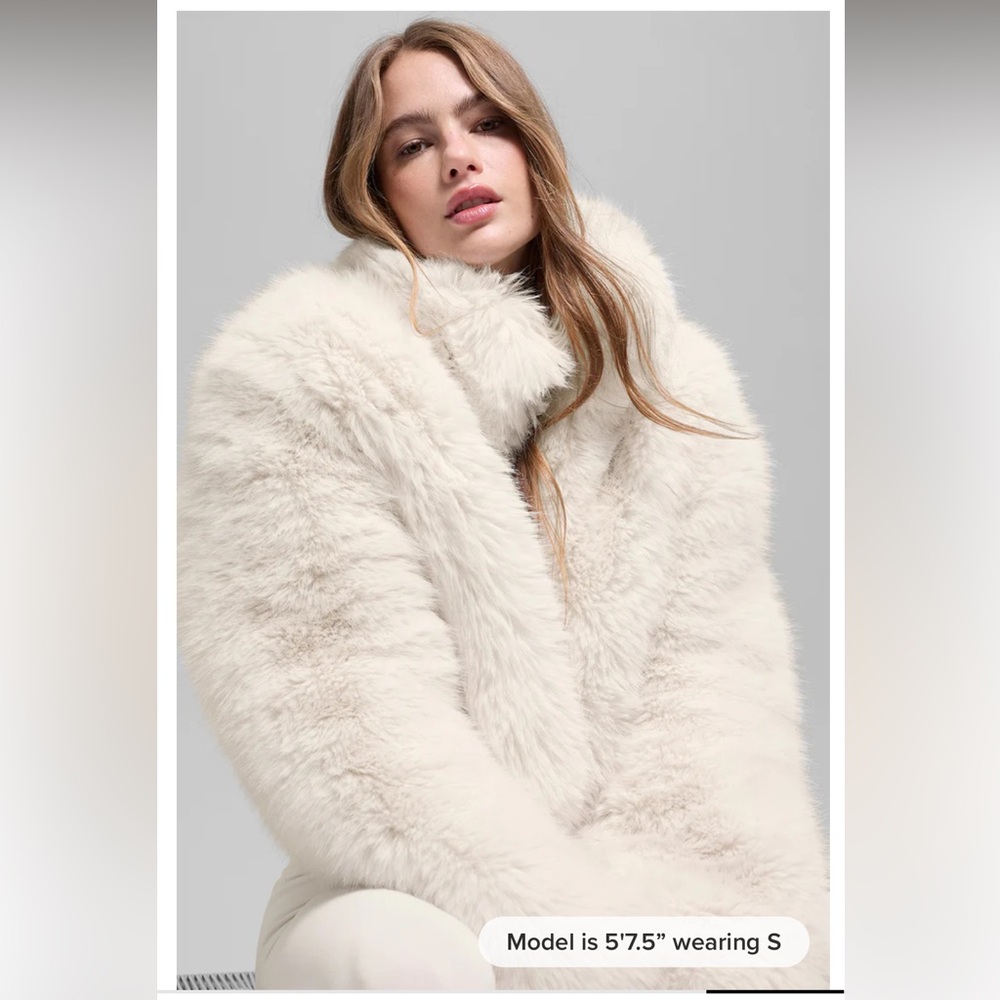 NWT Alo Yoga Opulent Faux Fur Cropped Jacket in Ivory - S - Picture 5 of 16